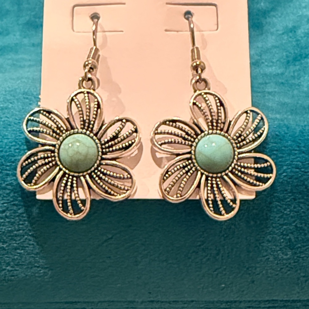 NEW Elegant Turquoise and Silver Dangle Flower Earrings